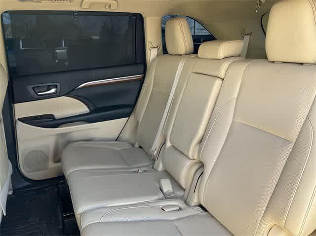 used 2019 Toyota Highlander car, priced at $32,879