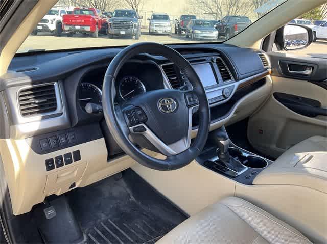 used 2019 Toyota Highlander car, priced at $32,879