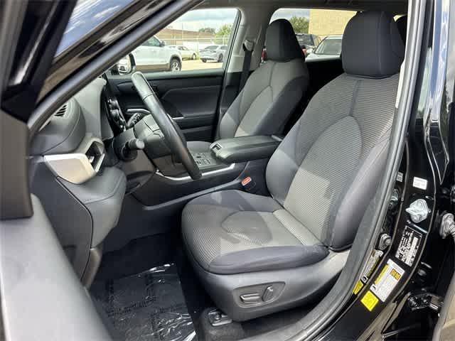 used 2023 Toyota Highlander car, priced at $33,761