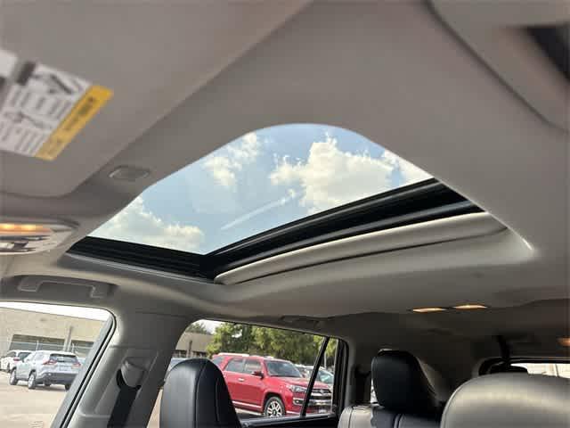 used 2023 Toyota Highlander car, priced at $32,894