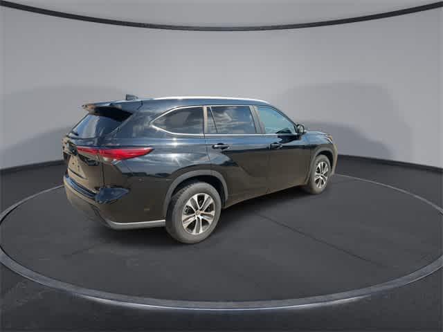 used 2023 Toyota Highlander car, priced at $32,894