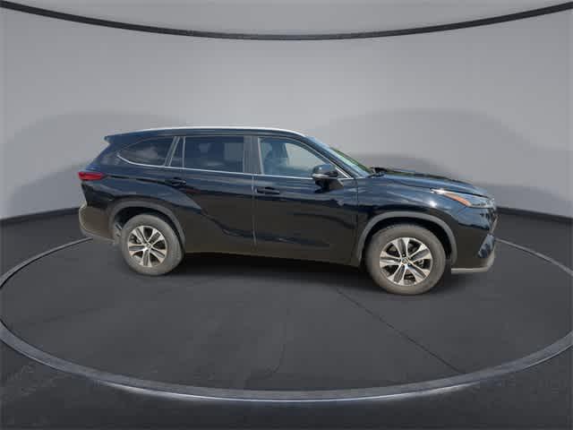 used 2023 Toyota Highlander car, priced at $32,894