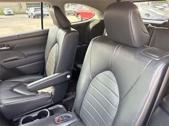 used 2023 Toyota Highlander car, priced at $32,894