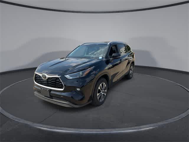 used 2023 Toyota Highlander car, priced at $32,894