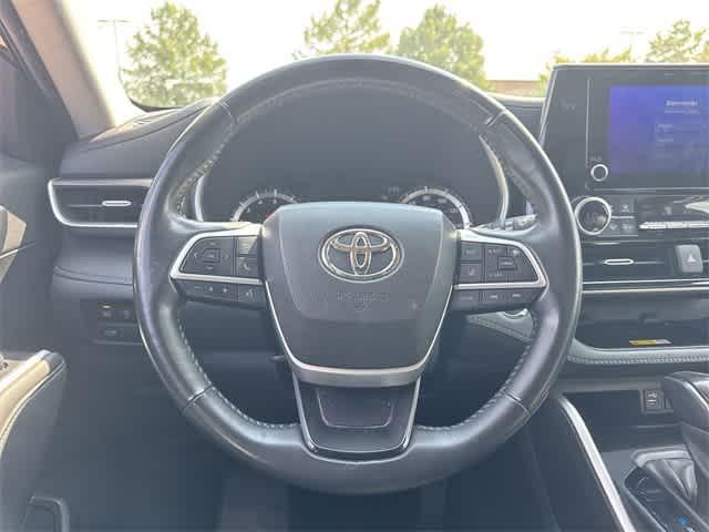 used 2023 Toyota Highlander car, priced at $32,894