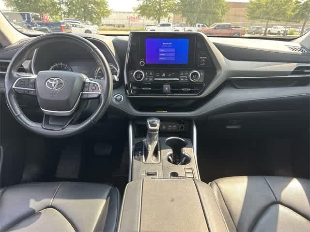 used 2023 Toyota Highlander car, priced at $32,894
