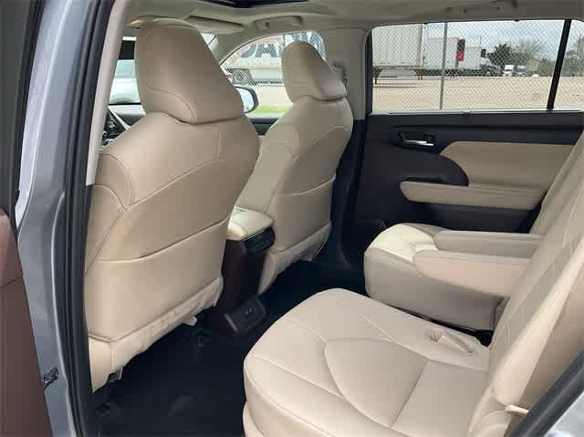used 2020 Toyota Highlander car, priced at $28,456