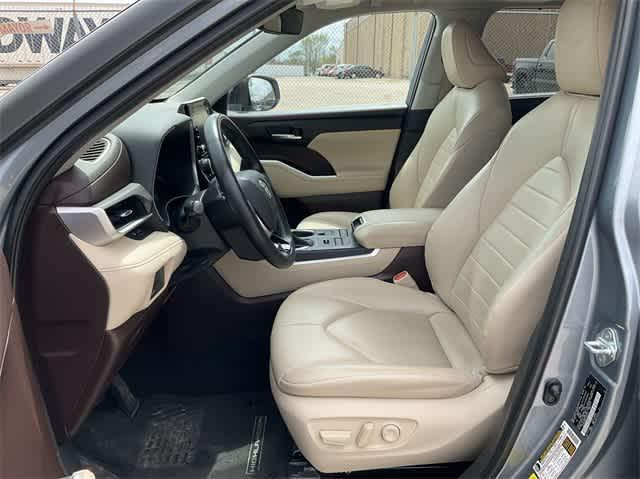 used 2020 Toyota Highlander car, priced at $28,456