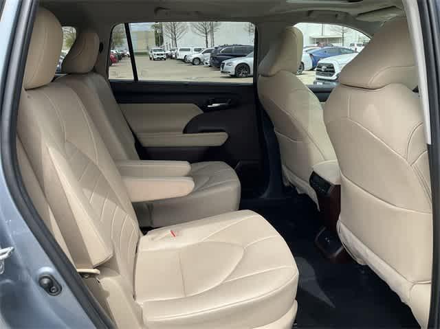 used 2020 Toyota Highlander car, priced at $28,456