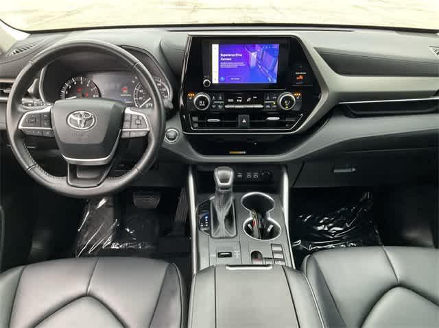 used 2023 Toyota Highlander car, priced at $32,414