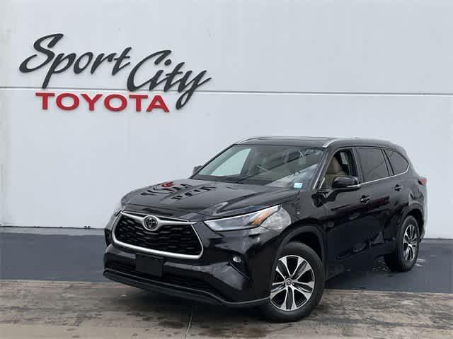 used 2021 Toyota Highlander car, priced at $28,694