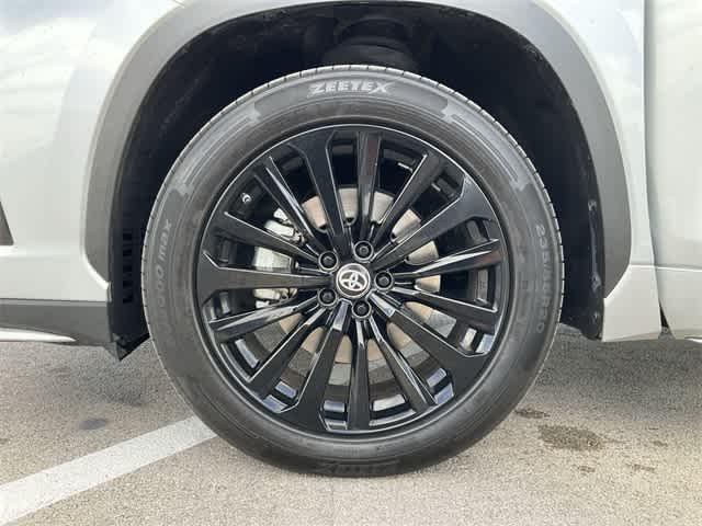 used 2024 Toyota Highlander car, priced at $38,935