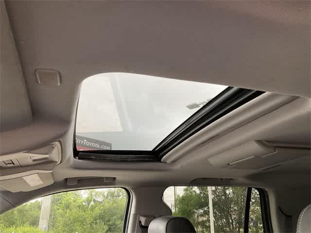 used 2018 GMC Yukon car, priced at $30,844