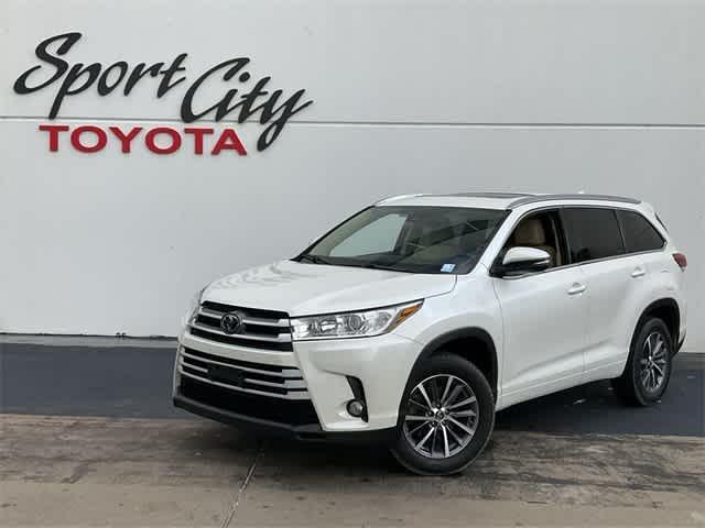used 2018 Toyota Highlander car, priced at $19,977