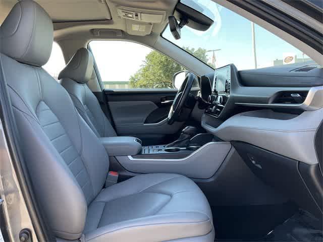 used 2021 Toyota Highlander car, priced at $29,681