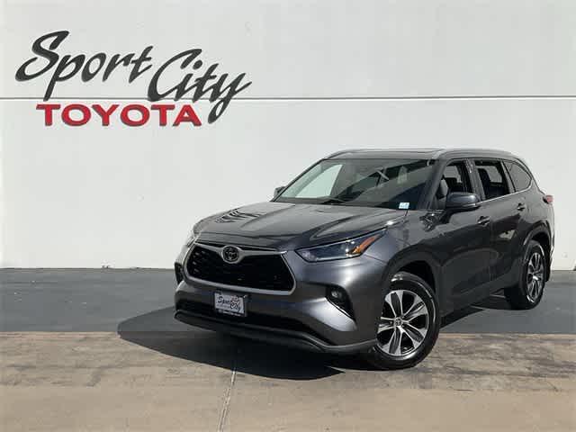 used 2021 Toyota Highlander car, priced at $29,681