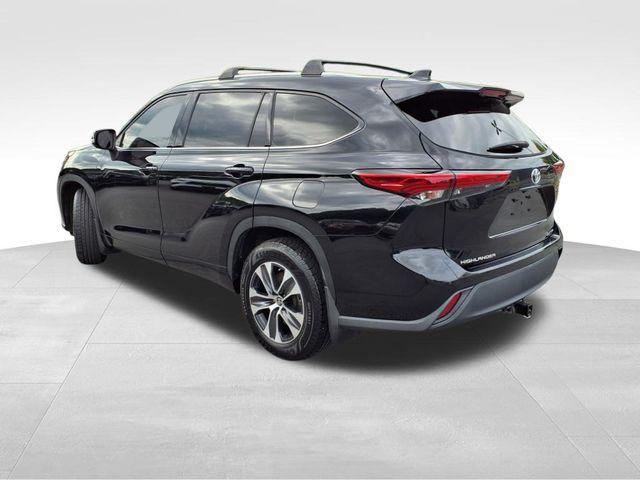 used 2021 Toyota Highlander car, priced at $31,348