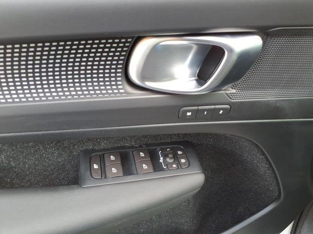 used 2019 Volvo XC40 car, priced at $21,538