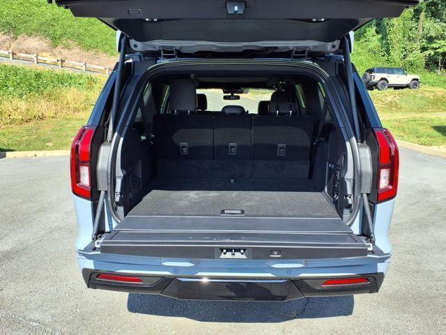 new 2025 Ford Expedition Max car, priced at $88,460