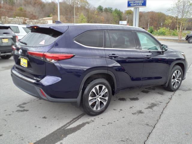 used 2022 Toyota Highlander car, priced at $37,928