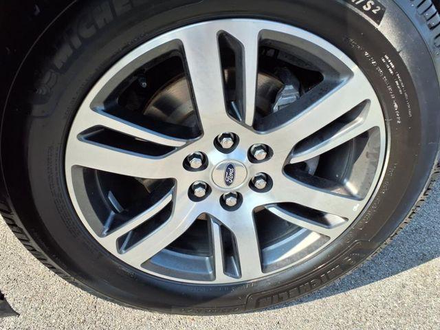 used 2022 Ford Expedition car, priced at $43,998