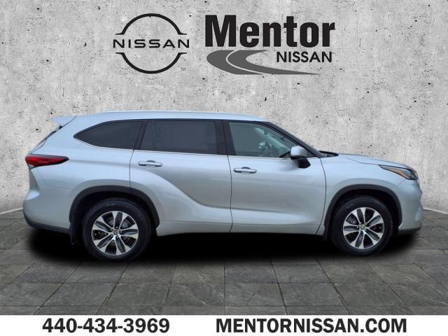 used 2022 Toyota Highlander car, priced at $36,200