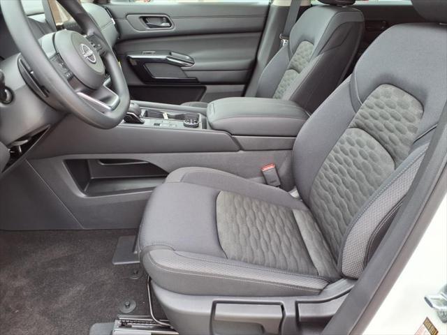 new 2025 Nissan Pathfinder car, priced at $39,950