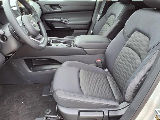 new 2025 Nissan Pathfinder car, priced at $39,950