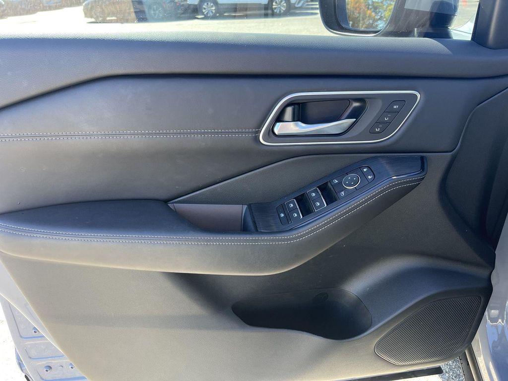 used 2024 Nissan Rogue car, priced at $32,900