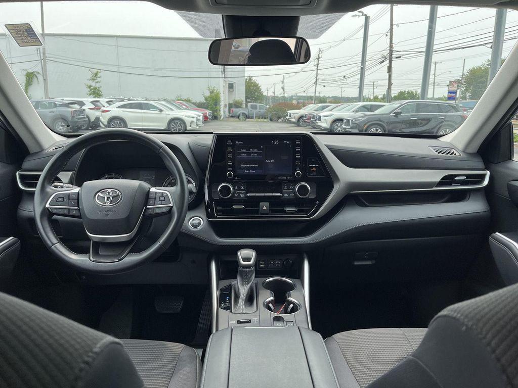 used 2022 Toyota Highlander car, priced at $32,900