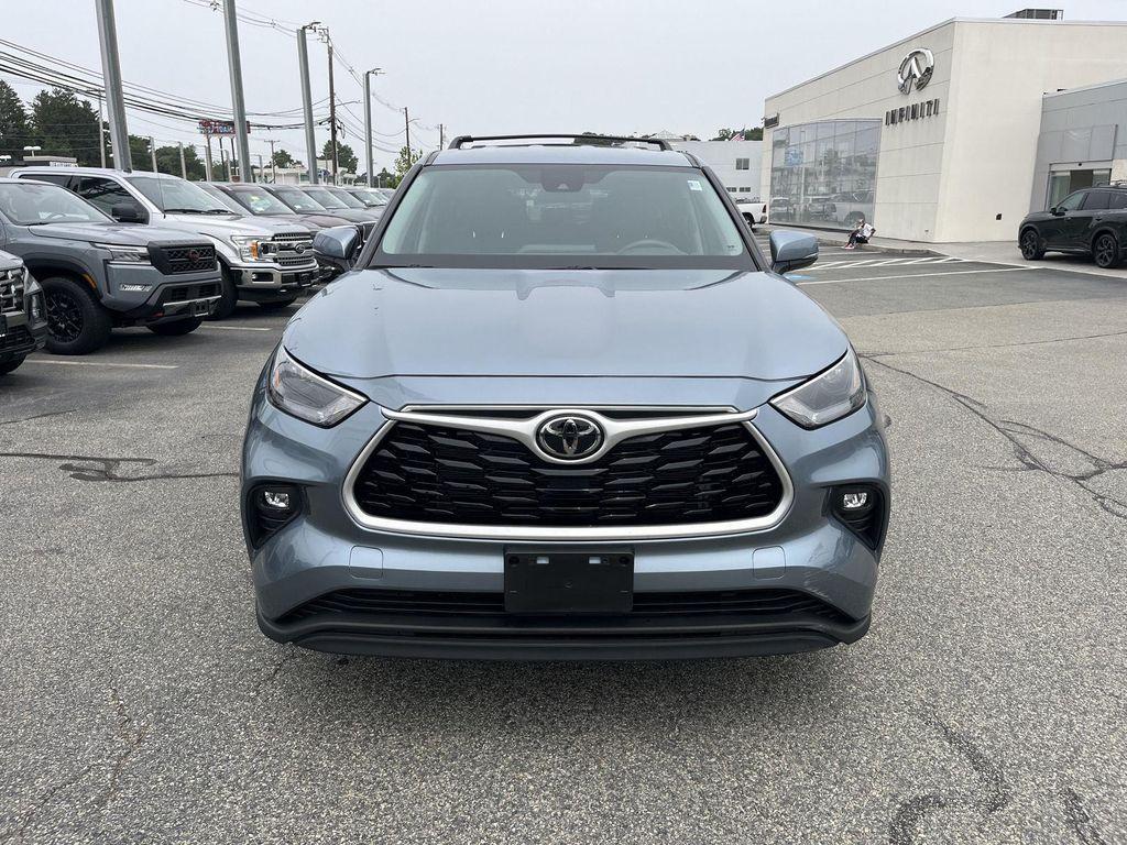 used 2022 Toyota Highlander car, priced at $32,900