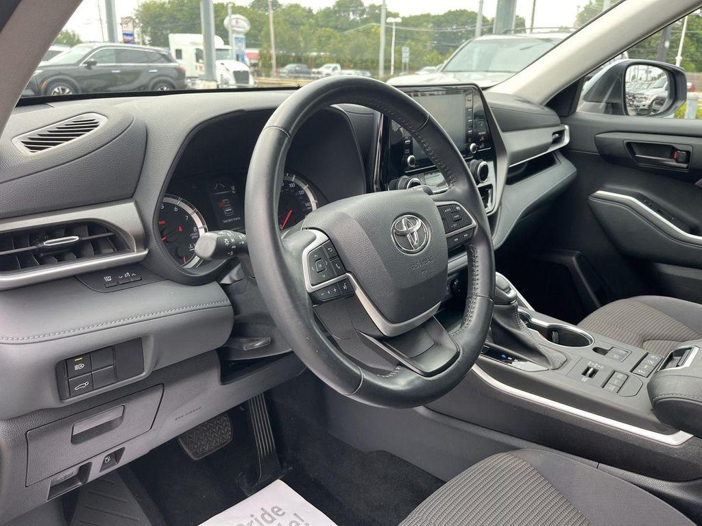 used 2022 Toyota Highlander car, priced at $32,900
