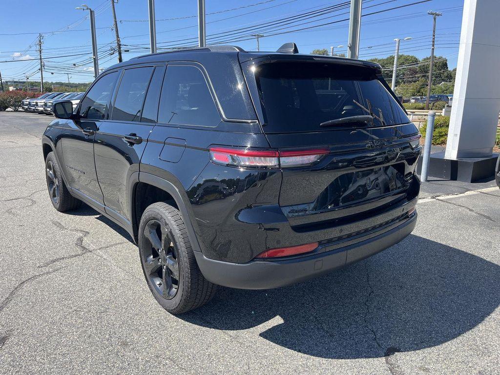 used 2023 Jeep Grand Cherokee car, priced at $27,990