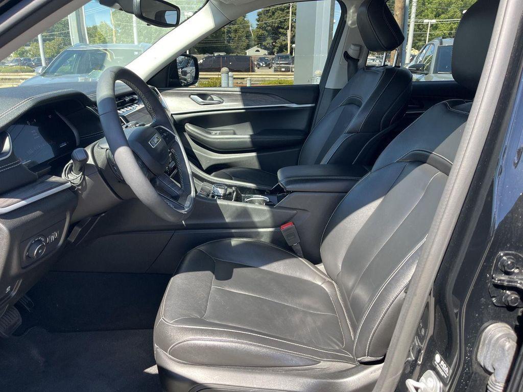 used 2023 Jeep Grand Cherokee car, priced at $27,990