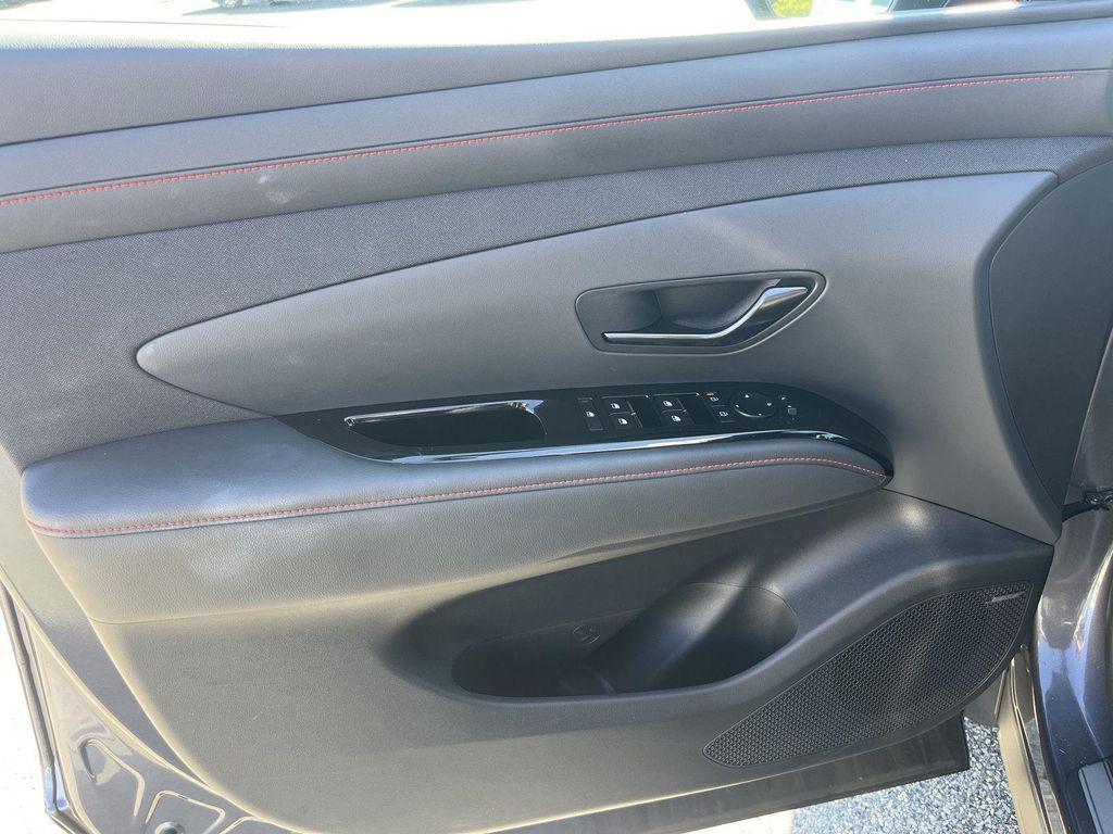 used 2025 Hyundai TUCSON Hybrid car, priced at $32,900