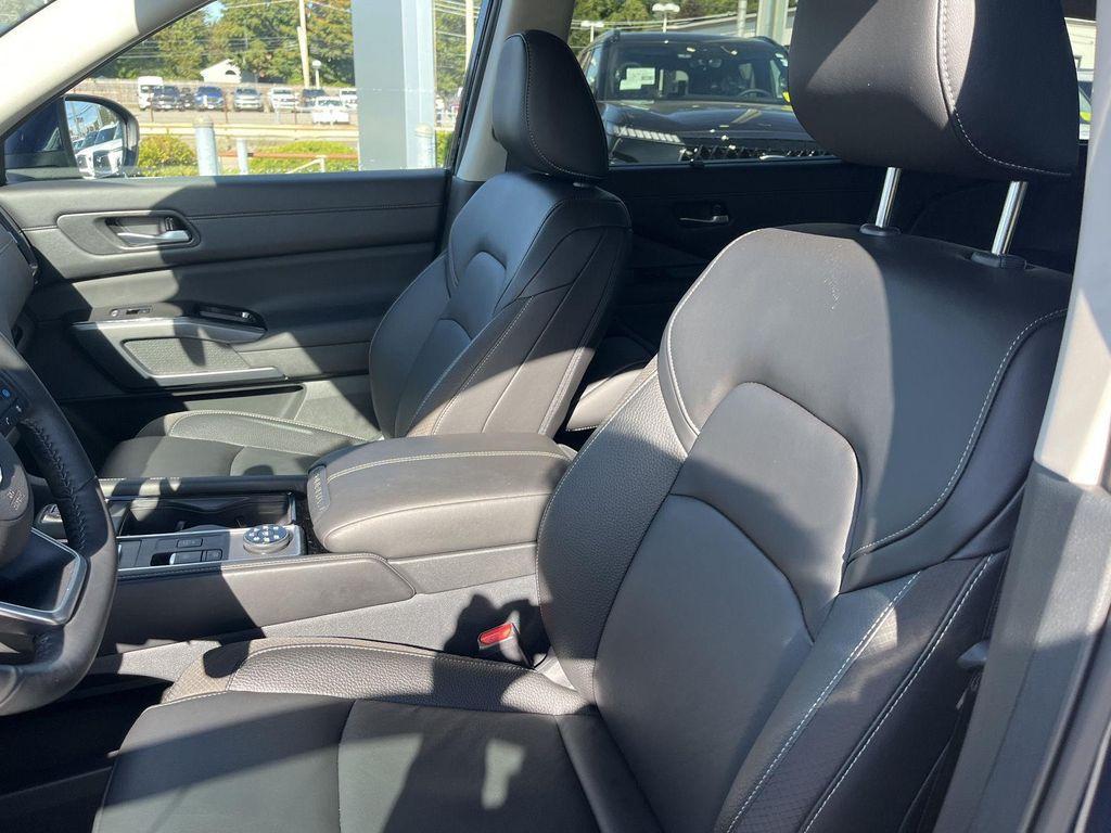 used 2025 Nissan Pathfinder car, priced at $41,900