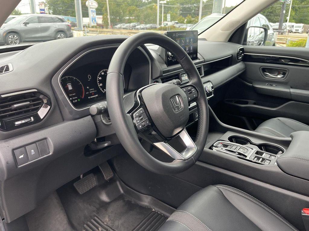 used 2025 Honda Pilot car, priced at $43,990