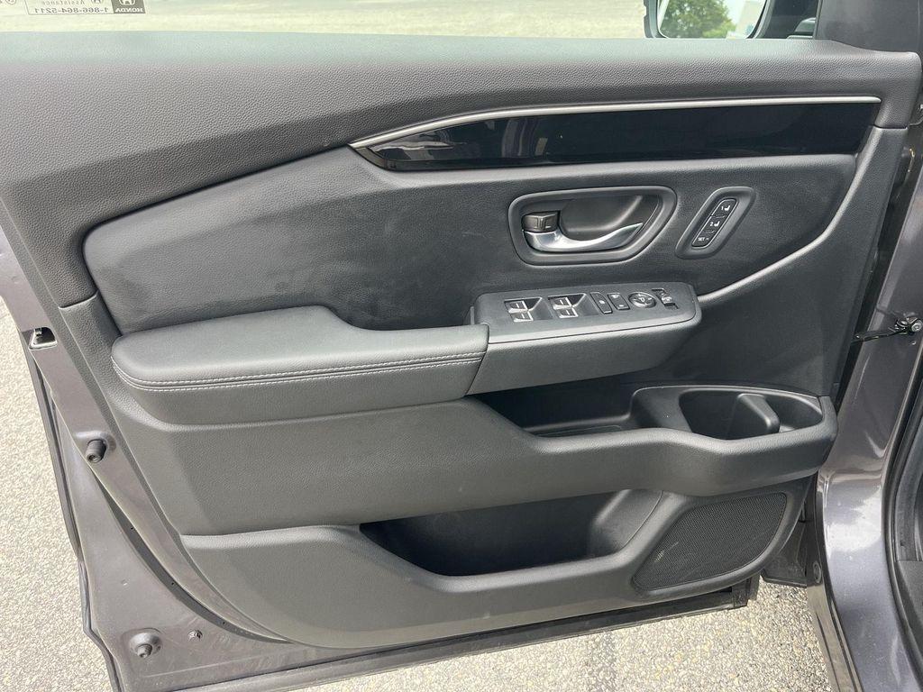 used 2025 Honda Pilot car, priced at $43,990