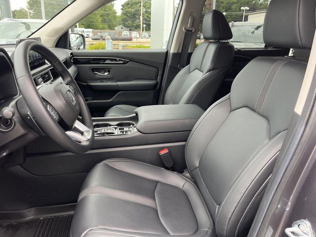 used 2025 Honda Pilot car, priced at $43,990