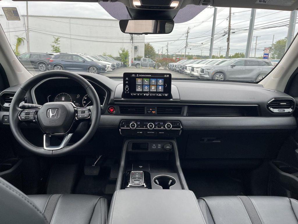 used 2025 Honda Pilot car, priced at $43,990