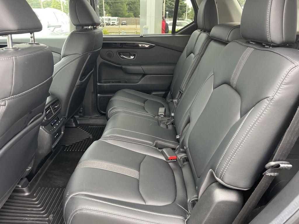used 2025 Honda Pilot car, priced at $43,990