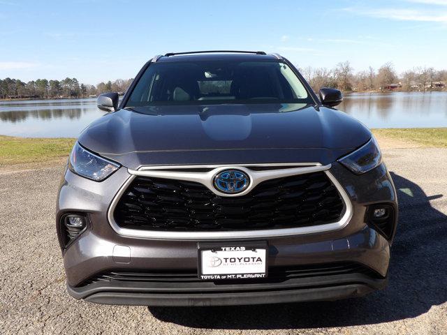 used 2022 Toyota Highlander Hybrid car, priced at $34,999