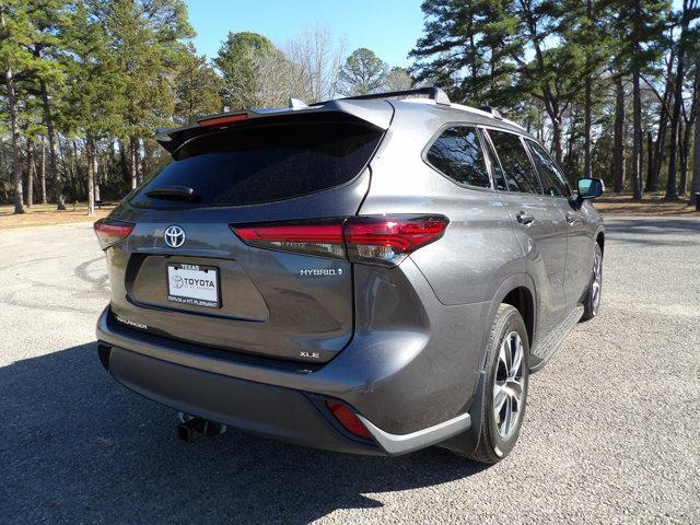 used 2022 Toyota Highlander Hybrid car, priced at $34,999