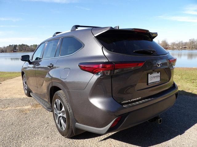 used 2022 Toyota Highlander Hybrid car, priced at $34,999