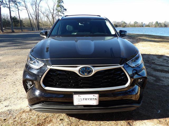 used 2023 Toyota Highlander Hybrid car, priced at $40,998