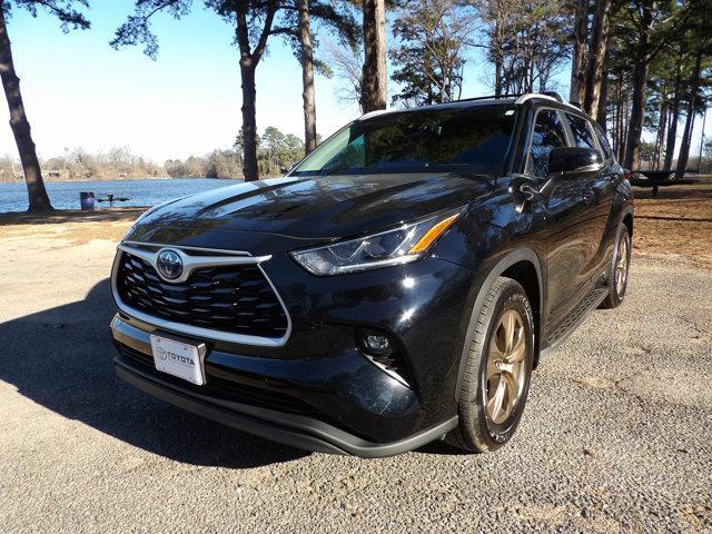 used 2023 Toyota Highlander Hybrid car, priced at $40,998