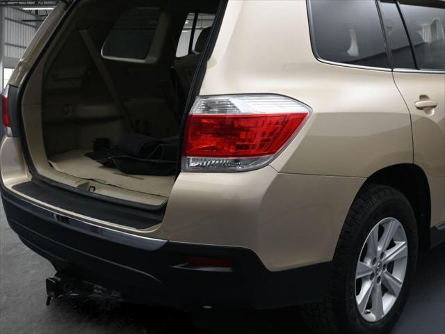 used 2013 Toyota Highlander car, priced at $14,500