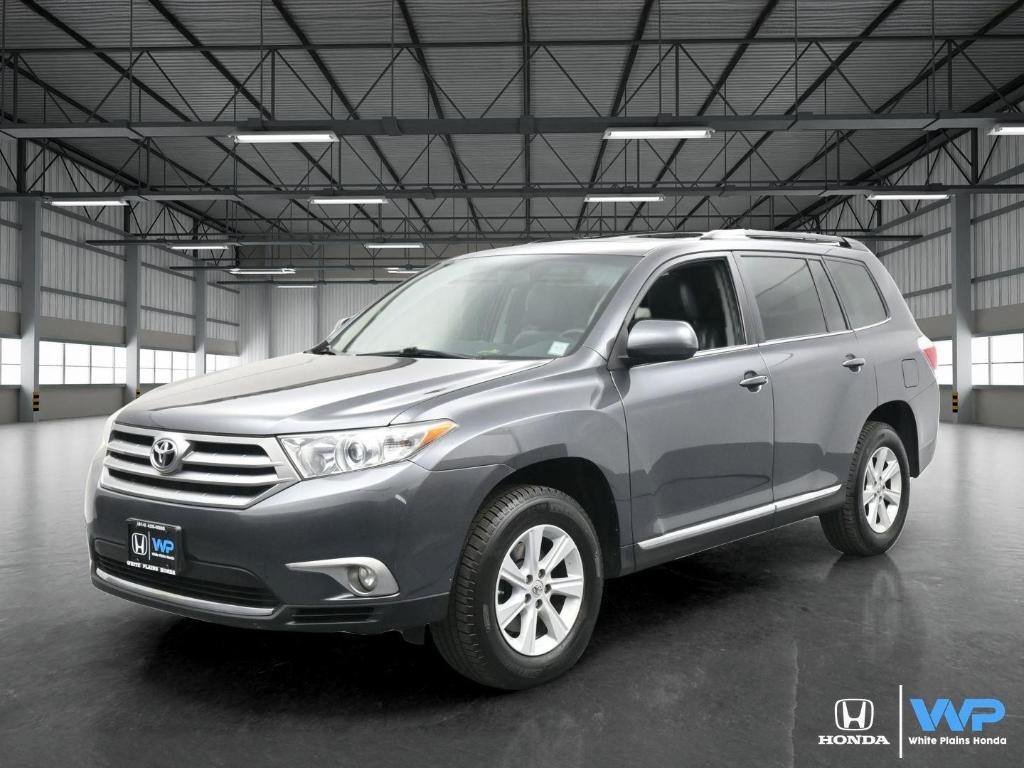 used 2013 Toyota Highlander car, priced at $12,900