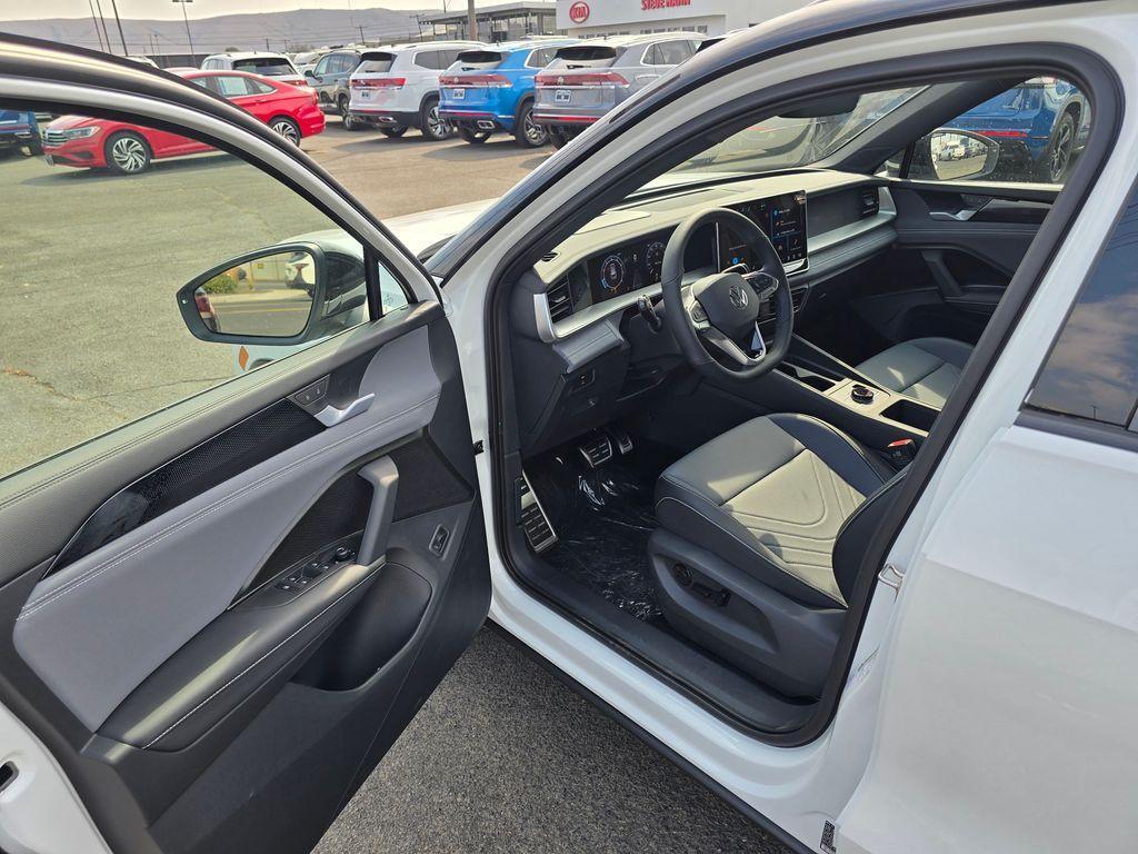 new 2025 Volkswagen Tiguan car, priced at $39,367