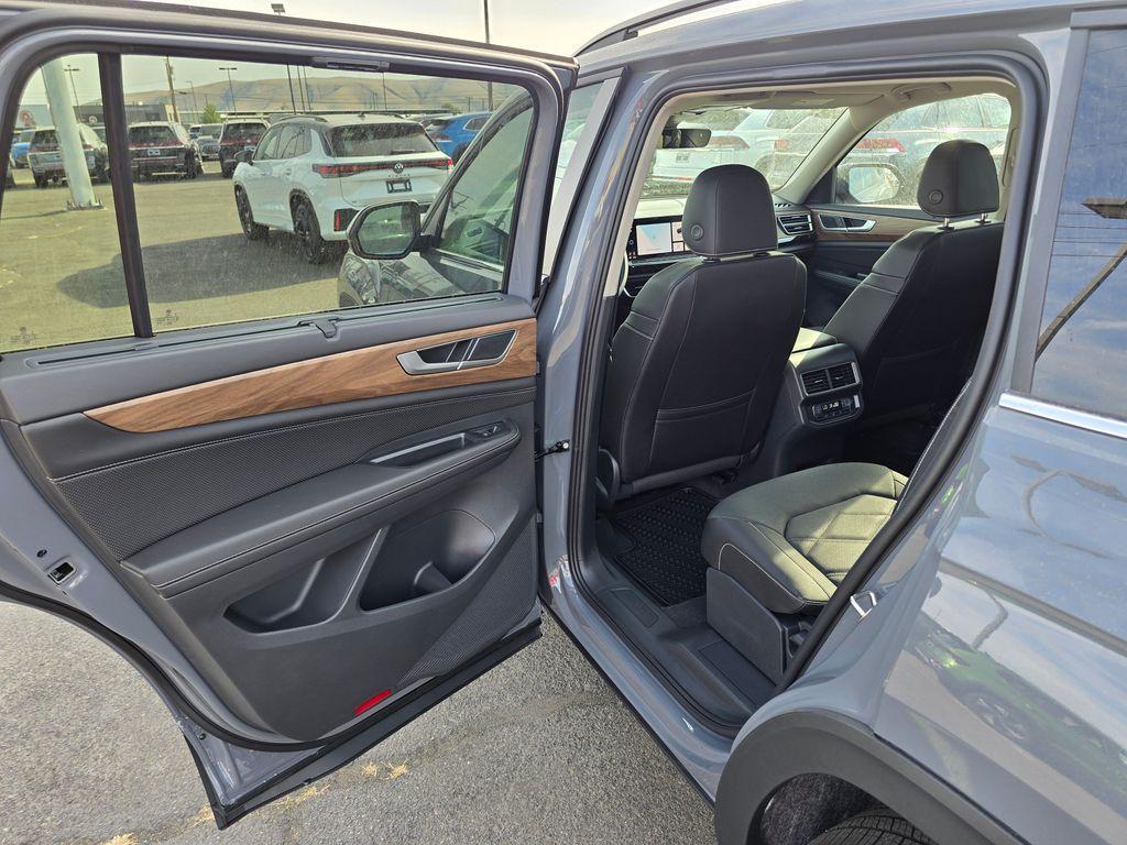 new 2026 Volkswagen Atlas car, priced at $48,330